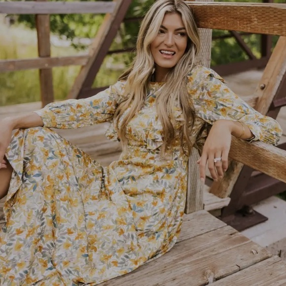 Roolee Dresses & Skirts - Vintage Floral Ruffle‎ Nursing Maxi Dress